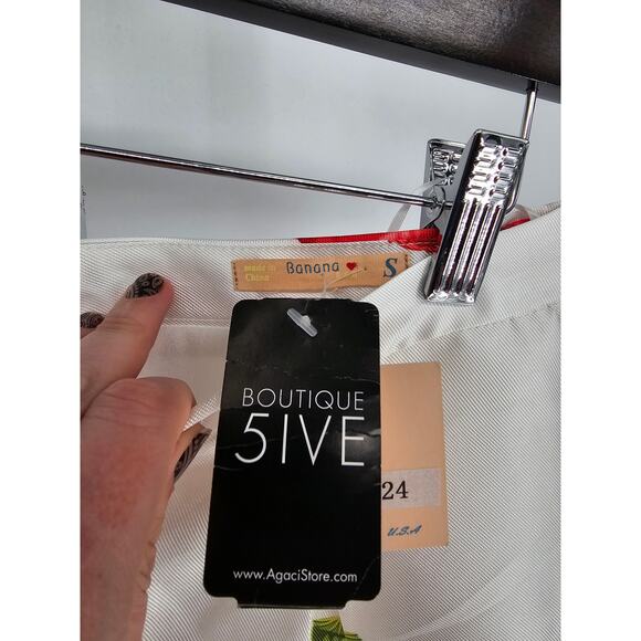 Banana USA Womens Sz S Poppy Flower Print Chino Shorts White Red NEW - Picture 4 of 5